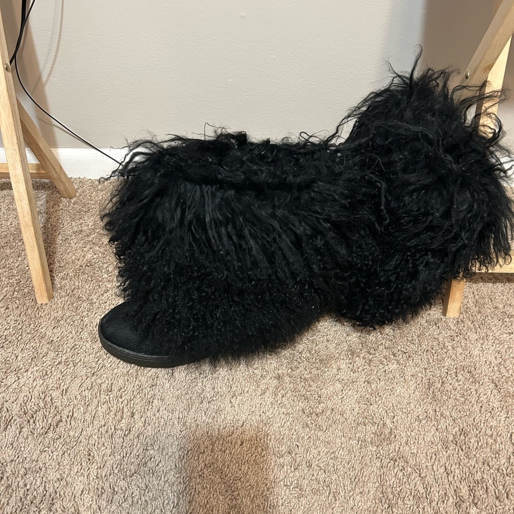 Women, black bear paw slightly used size 8 boots